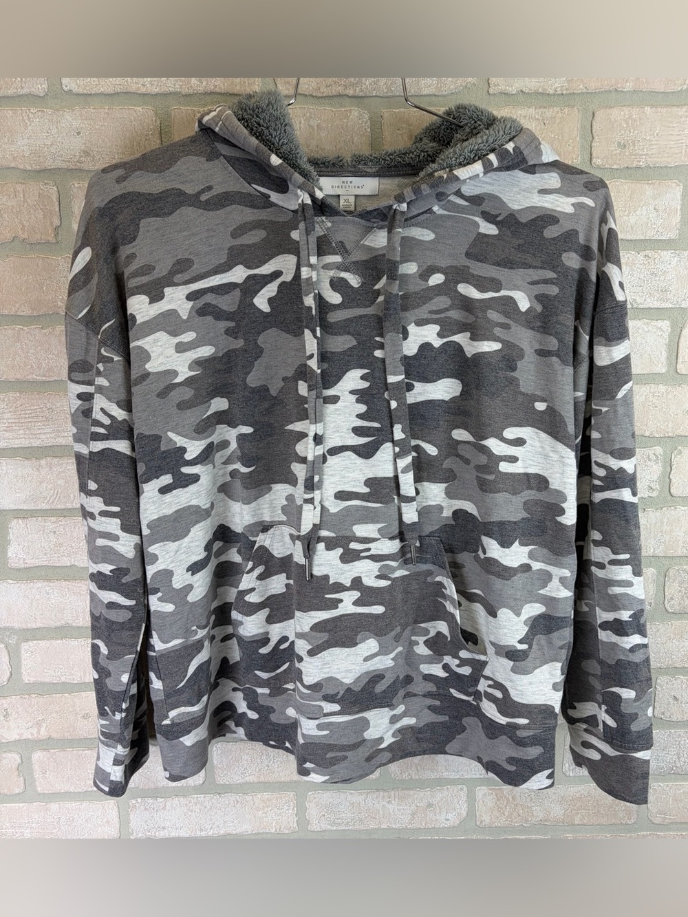 NEW DIRECTIONS Cozy Gray Camo Sherpa-Lined women’s Hoodie Size XL